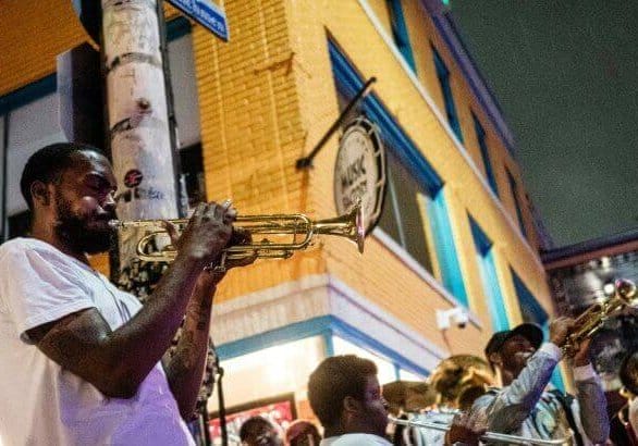 buss on canal street in New Orleans